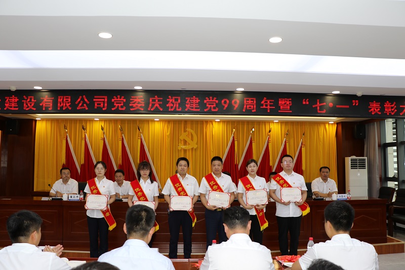 202007011593598376235771.jpg 優(yōu)秀黨務(wù)工作者.JPG